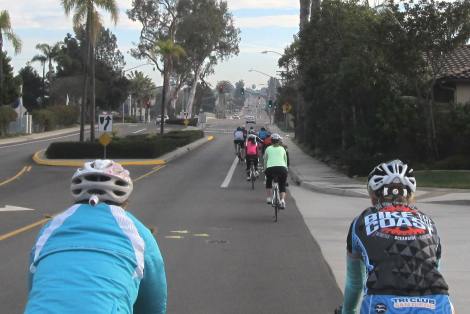Heading inland on Tamarack... looking for a hill to warm up on. — with Ariel Ma, Brielle Wacker and Sian Fogden.