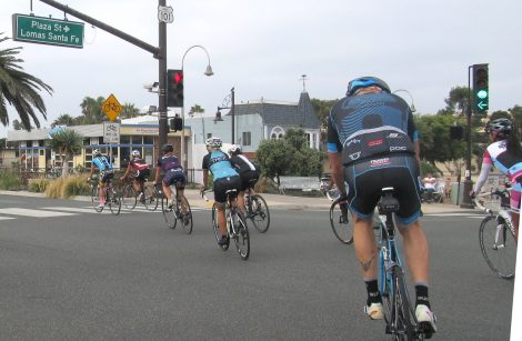 A group making the turn onto the coast in Solana Beach