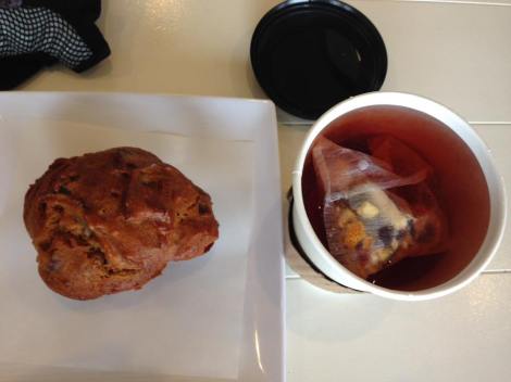 pumpkin-muffin-and-tea